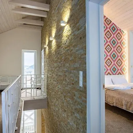 білий лев - White Lion Μπούκοβελ