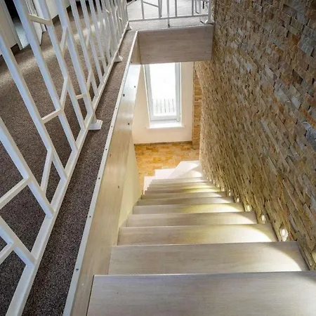 Σαλέ білий лев - White Lion