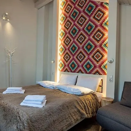 Σαλέ білий лев - White Lion *