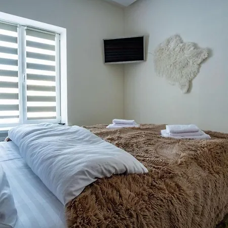 Σαλέ білий лев - White Lion *