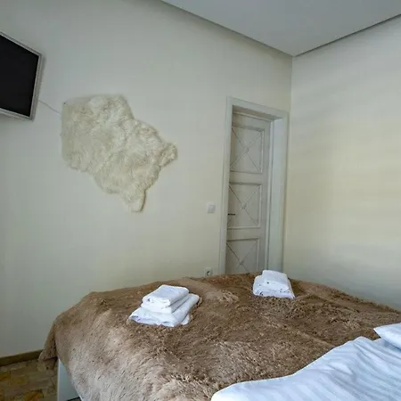 білий лев - White Lion Μπούκοβελ