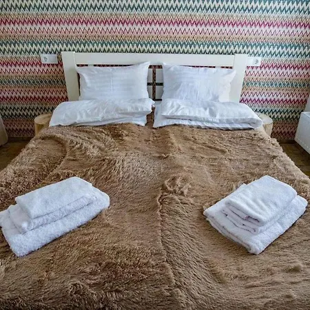 Σαλέ білий лев - White Lion