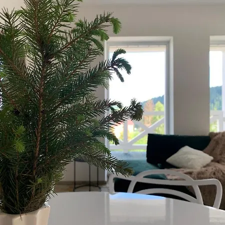 Σαλέ білий лев - White Lion *