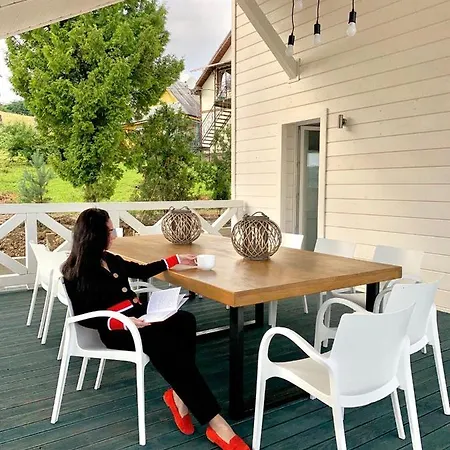 білий лев - White Lion Μπούκοβελ