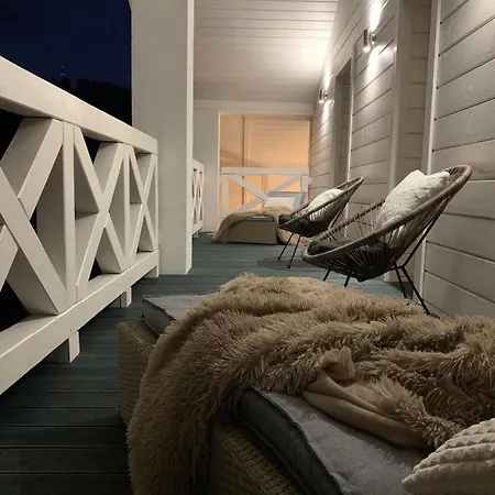 Σαλέ білий лев - White Lion *