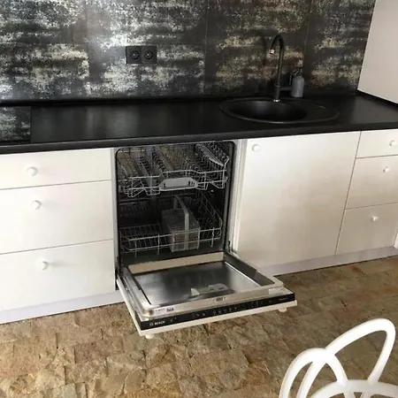 Σαλέ білий лев - White Lion