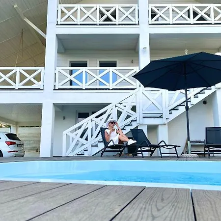 білий лев - White Lion Μπούκοβελ