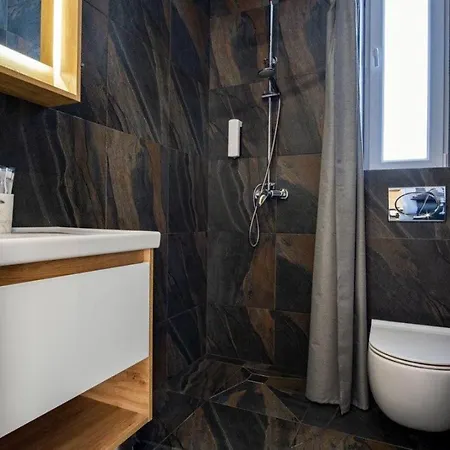 білий лев - White Lion בקתה